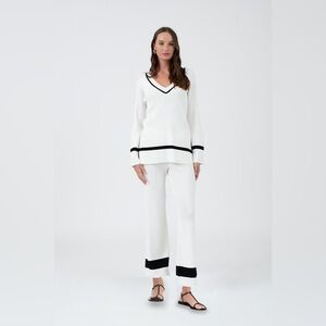 Contrast Trim V Neck Tunic Length Sweater and Pant Set in White, Size M, NWT